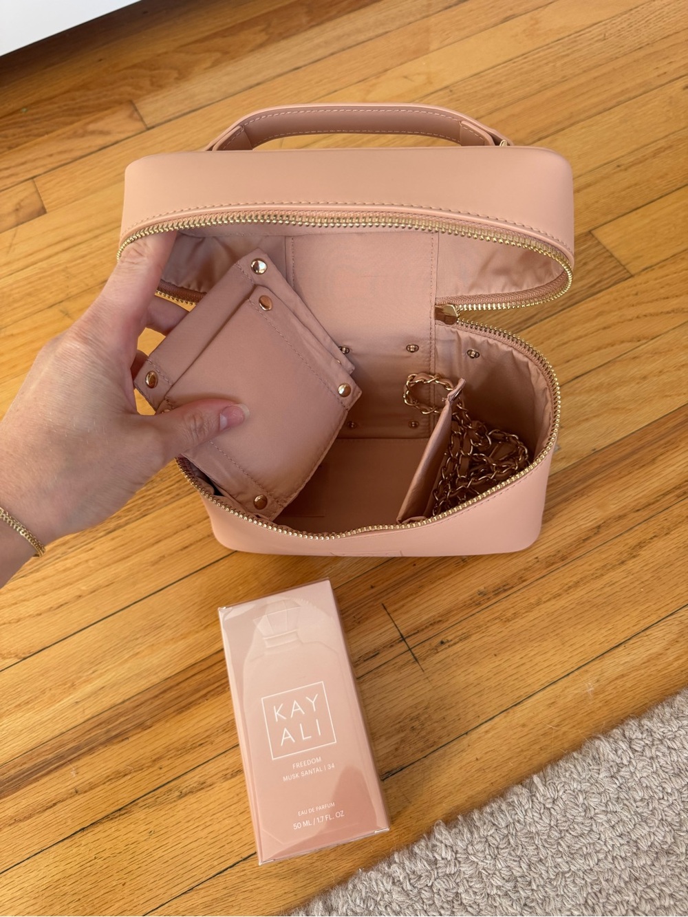 Kayali freedom musk santal & nude crossbody purse - Picture 2 of 3